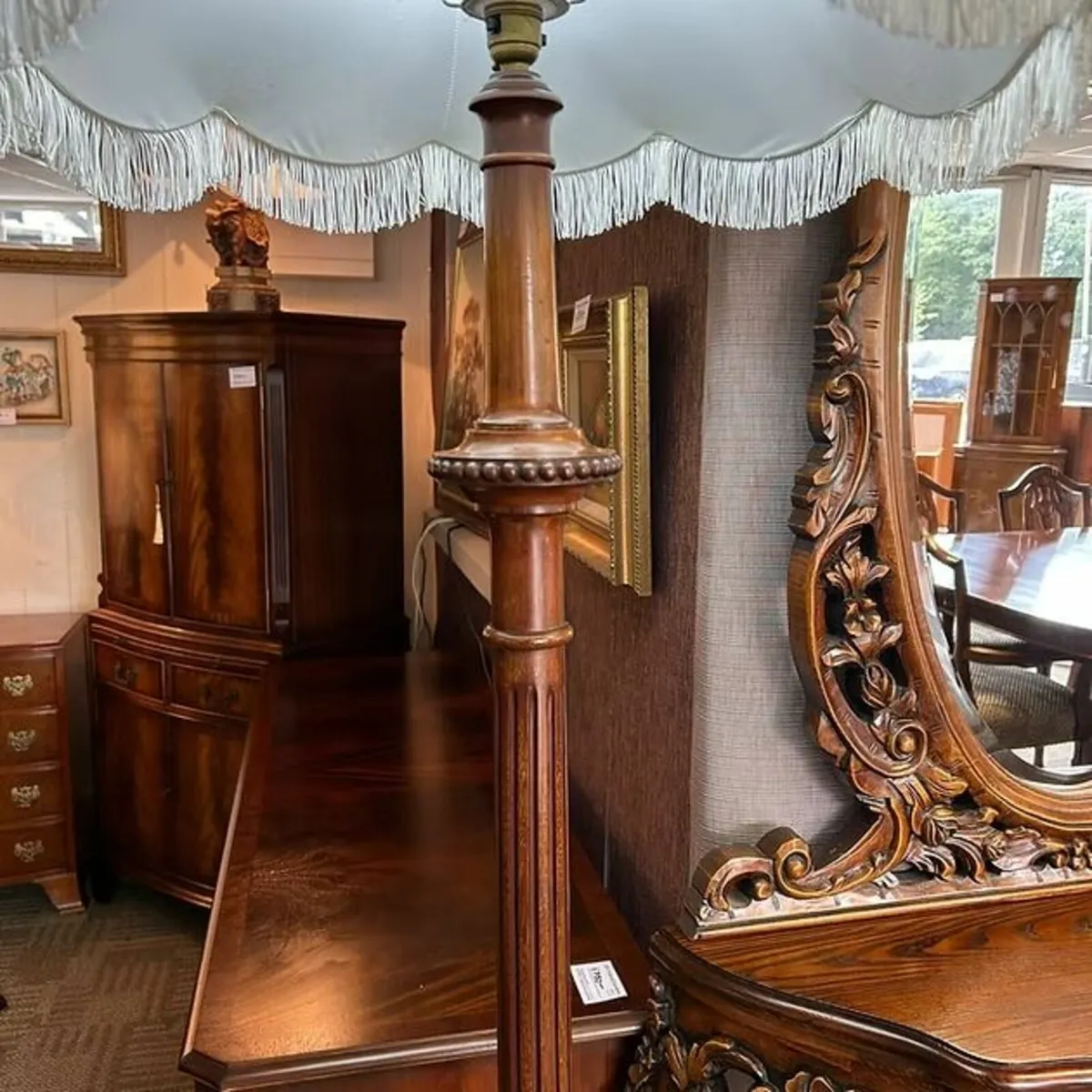 Stunning Victorian mahogany floor lamp & white sha - Image 3