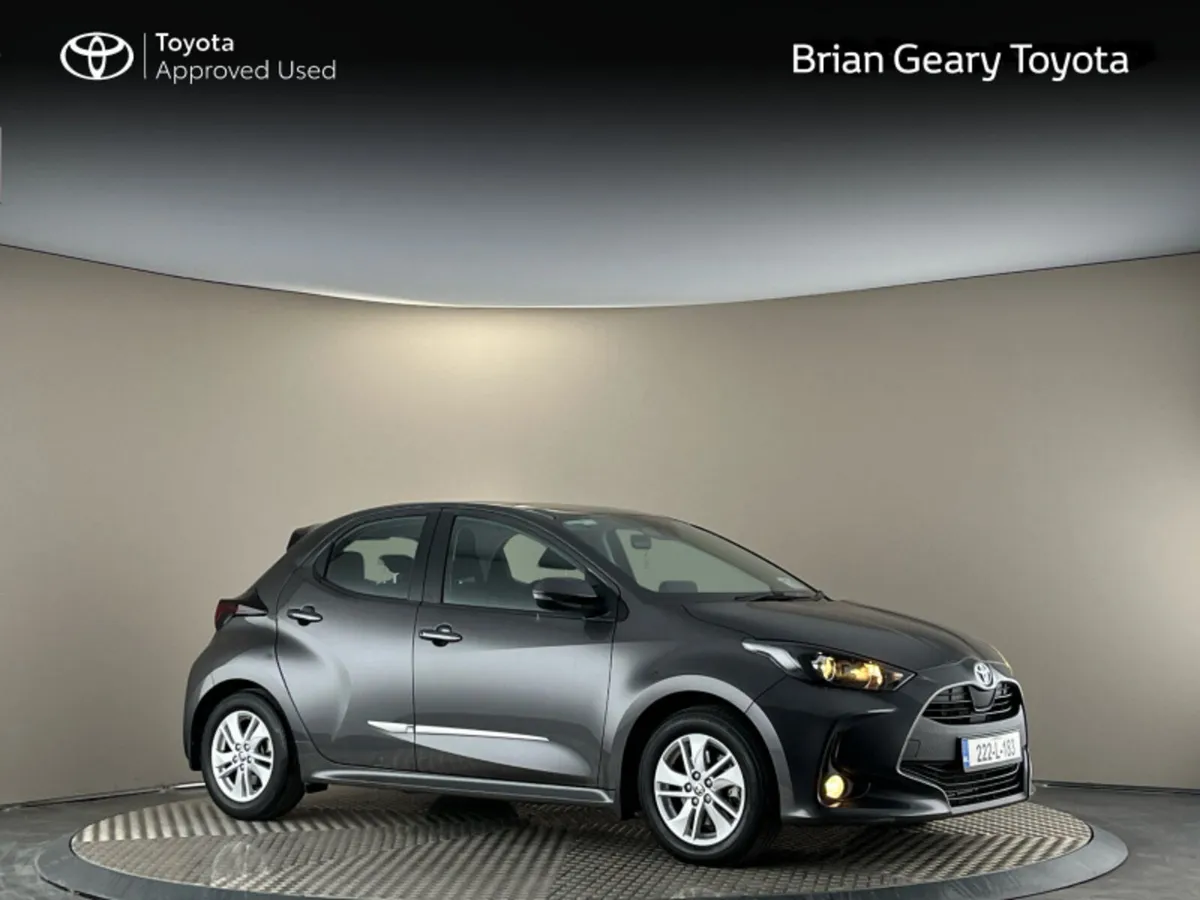 Toyota Yaris HYBRID LUNA - Image 1