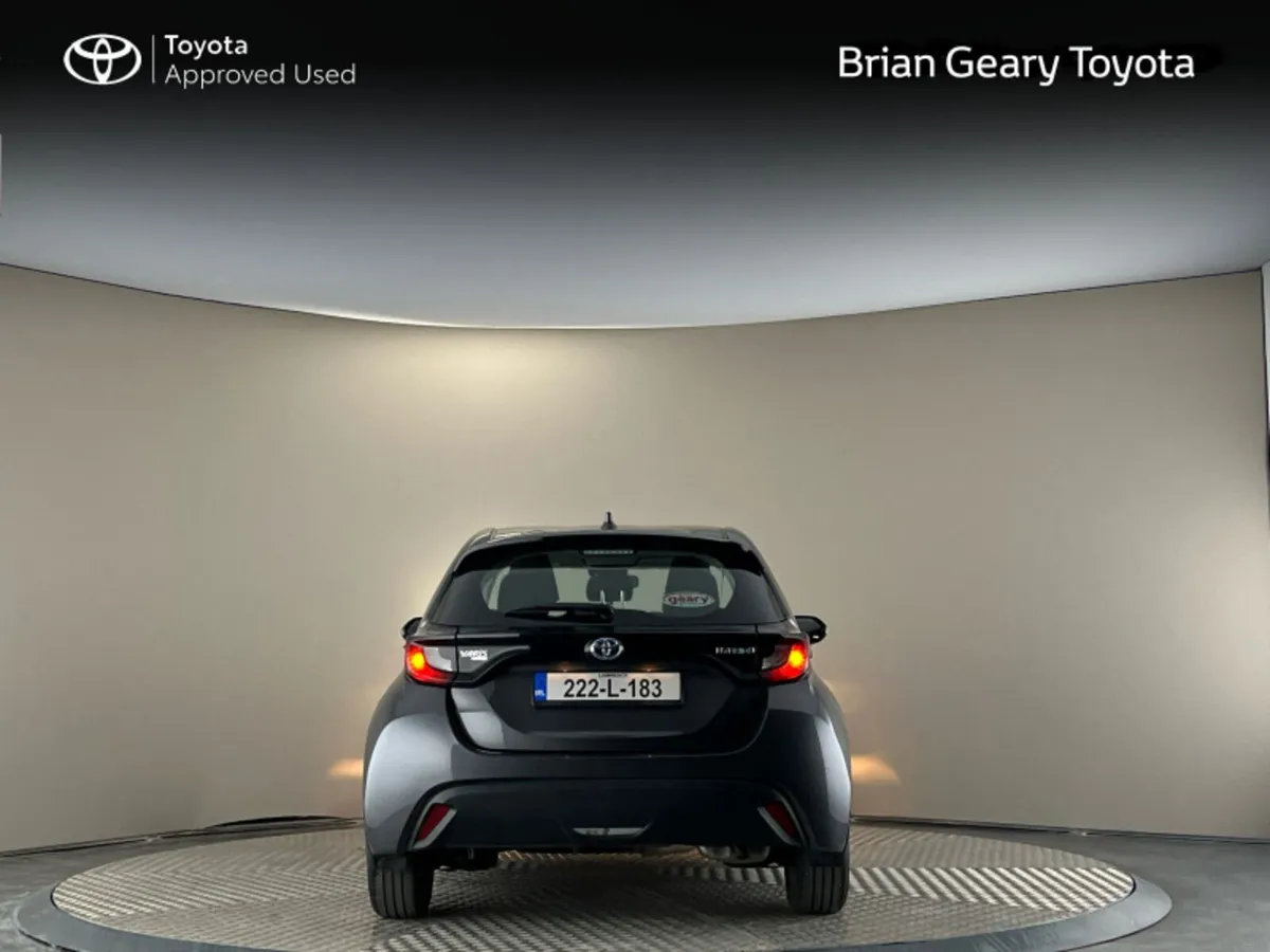 Toyota Yaris HYBRID LUNA - Image 4
