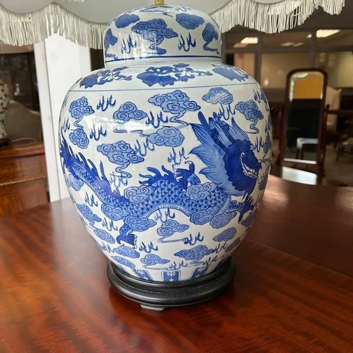 Chinese porcelain lamp ginger jar base & white sha - Image 3