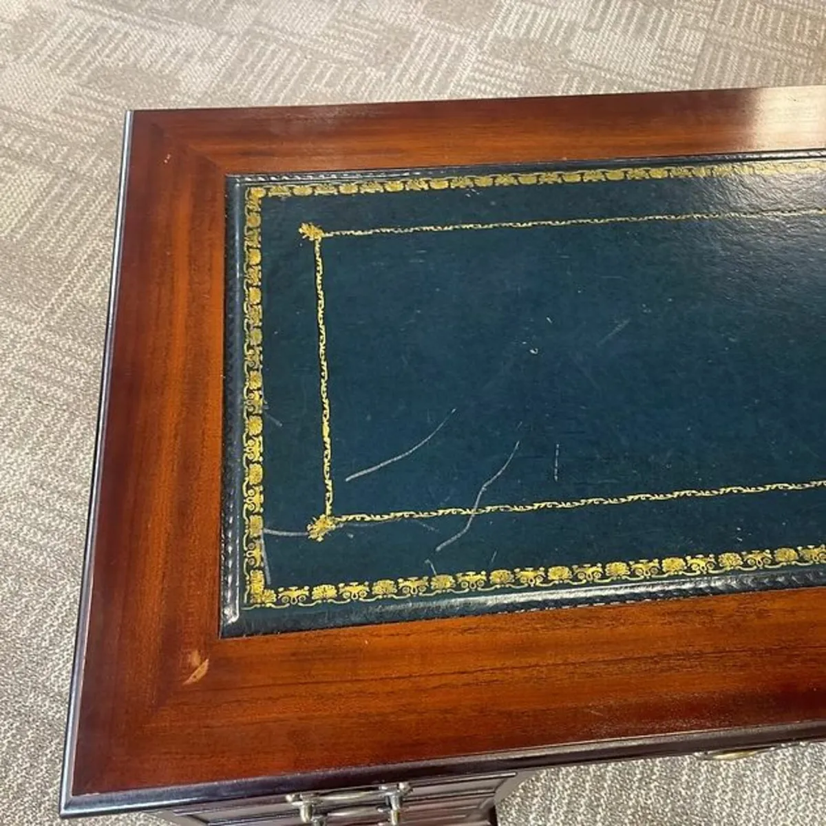 Beautiful mahogany twin pedestal writing desk. Blu - Image 4