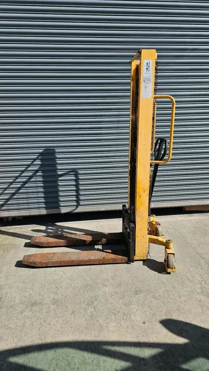 Manual Pallet Stacker - Image 2