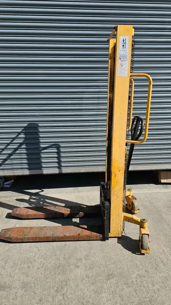 Manual Pallet Stacker - Image 3