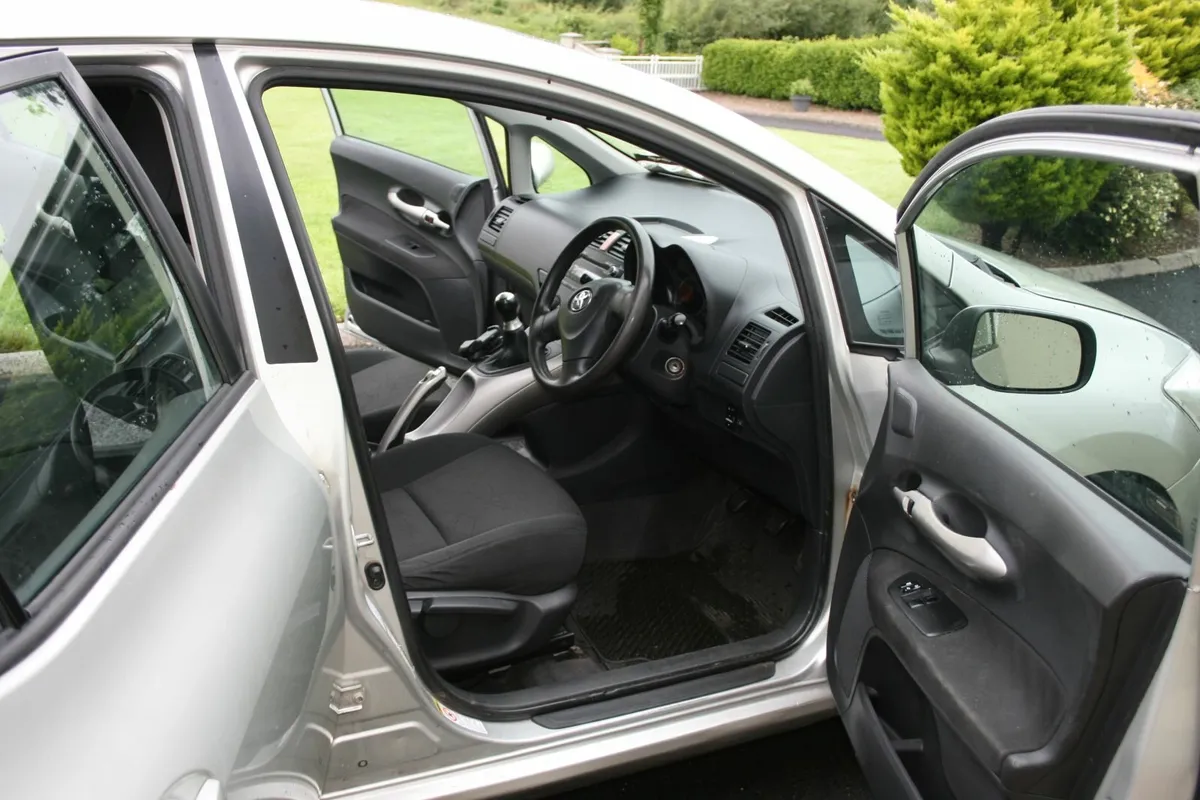 Toyota Auris 2008 - Image 4