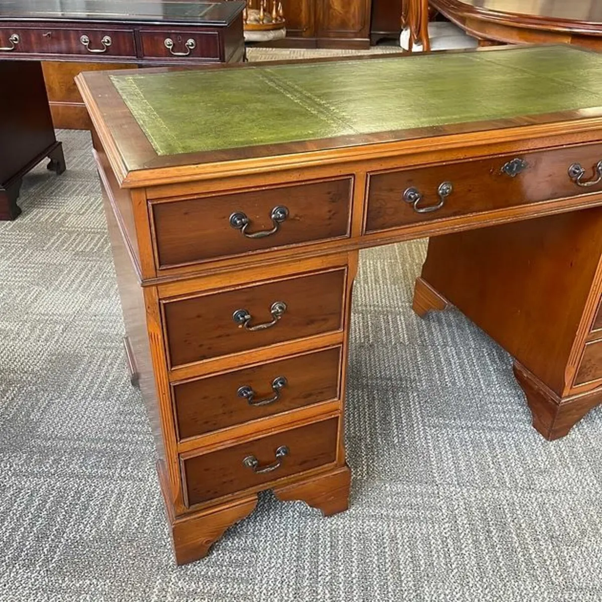 Beautiful yew twin pedestal writing desk - Image 2