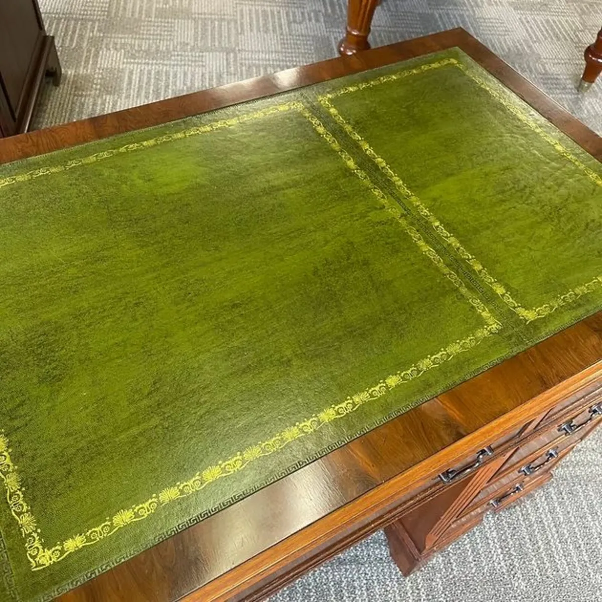 Beautiful yew twin pedestal writing desk - Image 4