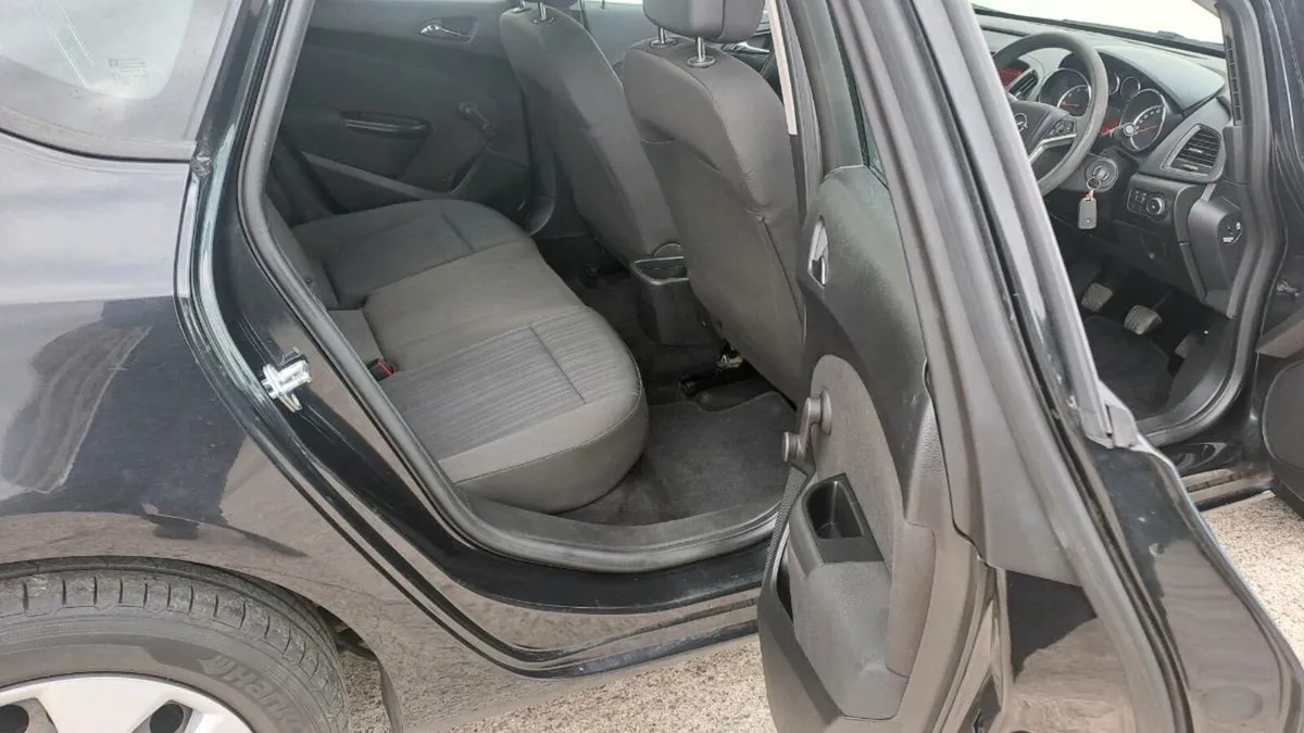 2015 Opel Astra 1.4 16v - Image 3