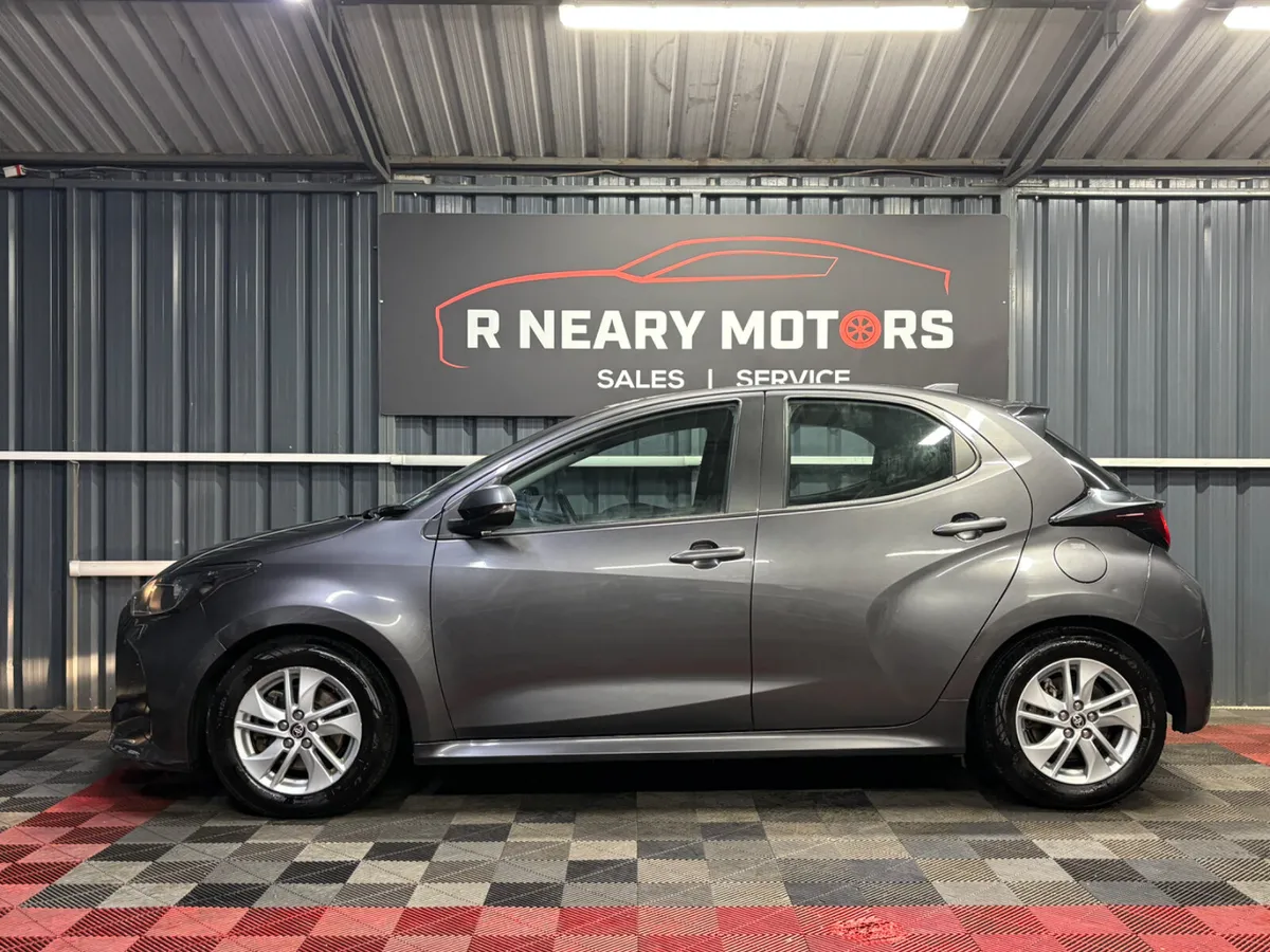 2022 Toyota Yaris  1.5 Hybrid Luna Automatic - Image 3