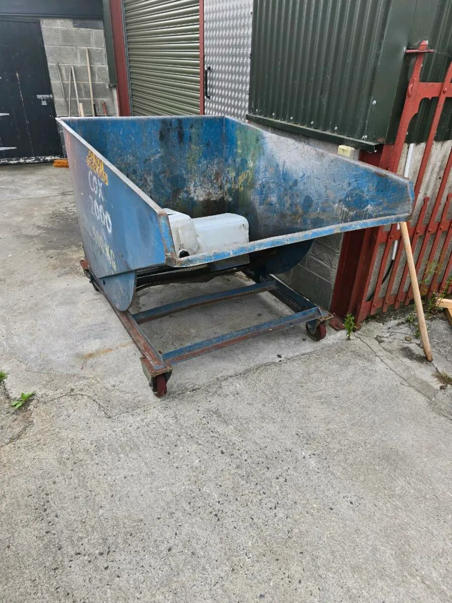 Forklift Tipping skip - Image 1