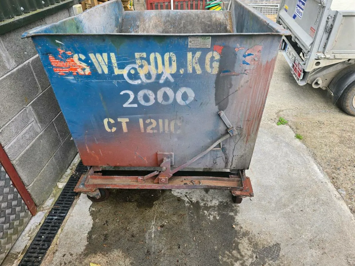 Forklift Tipping skip - Image 3