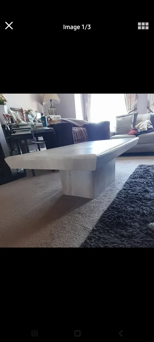 Marble table - Image 1