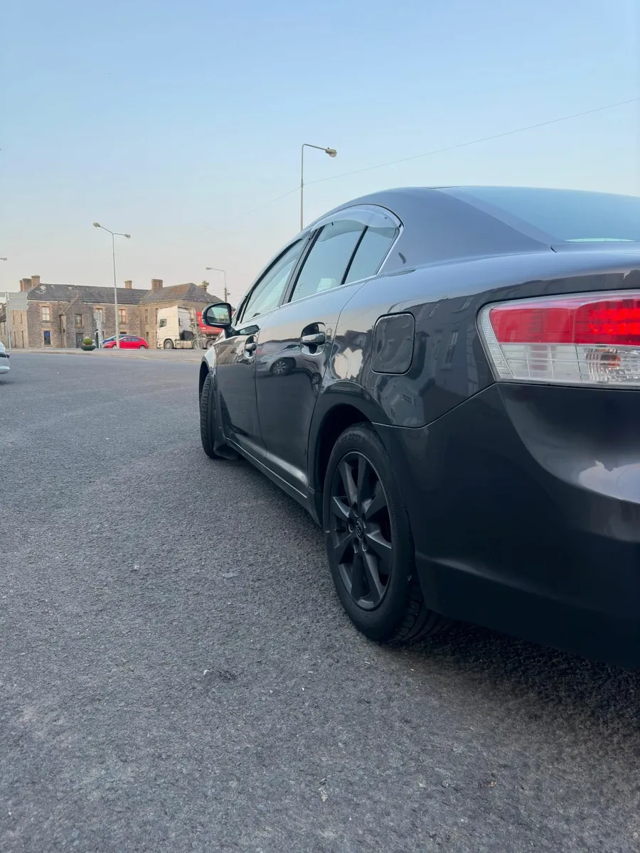 Toyota Avensis 2009 - Image 2