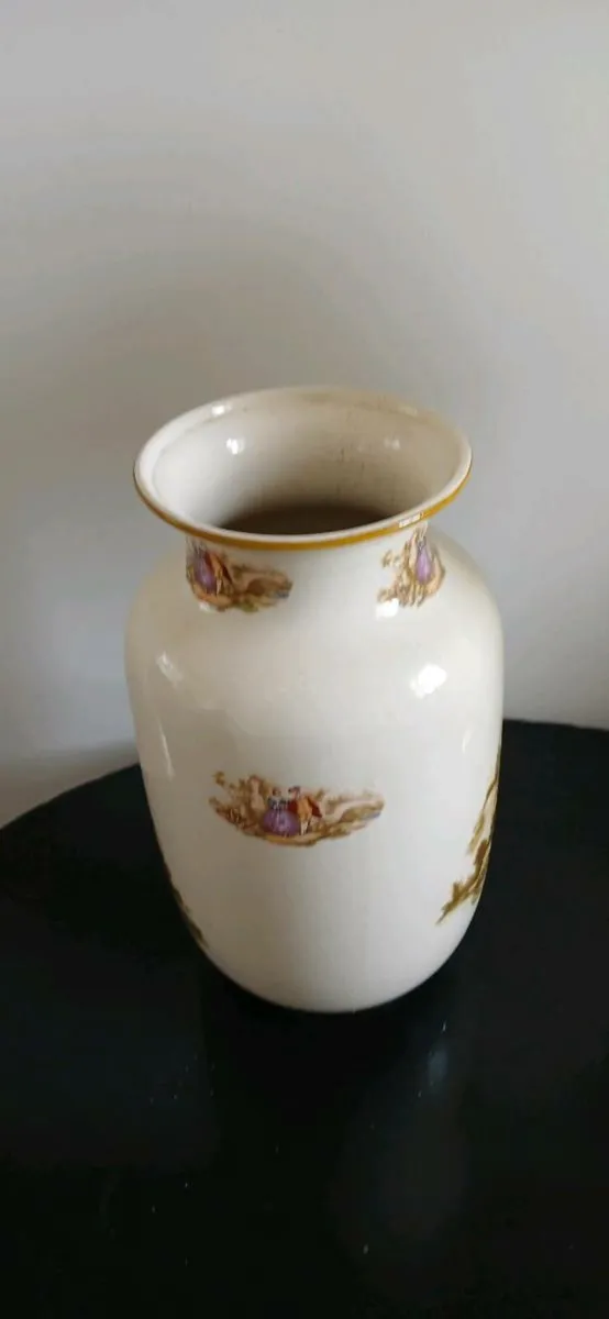 Old vase - Image 2