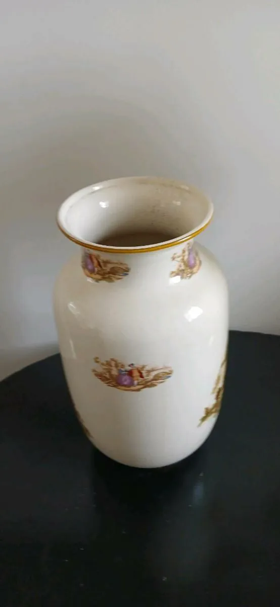 Old vase - Image 3