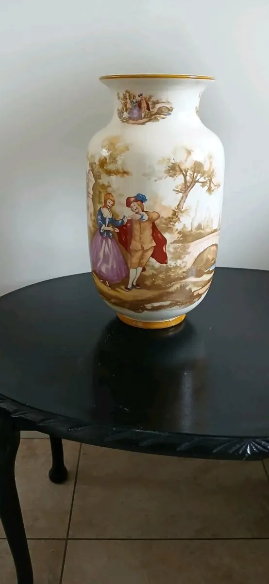 Old vase - Image 4