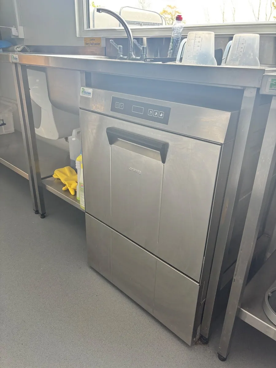 Commercial dishwasher - Image 2
