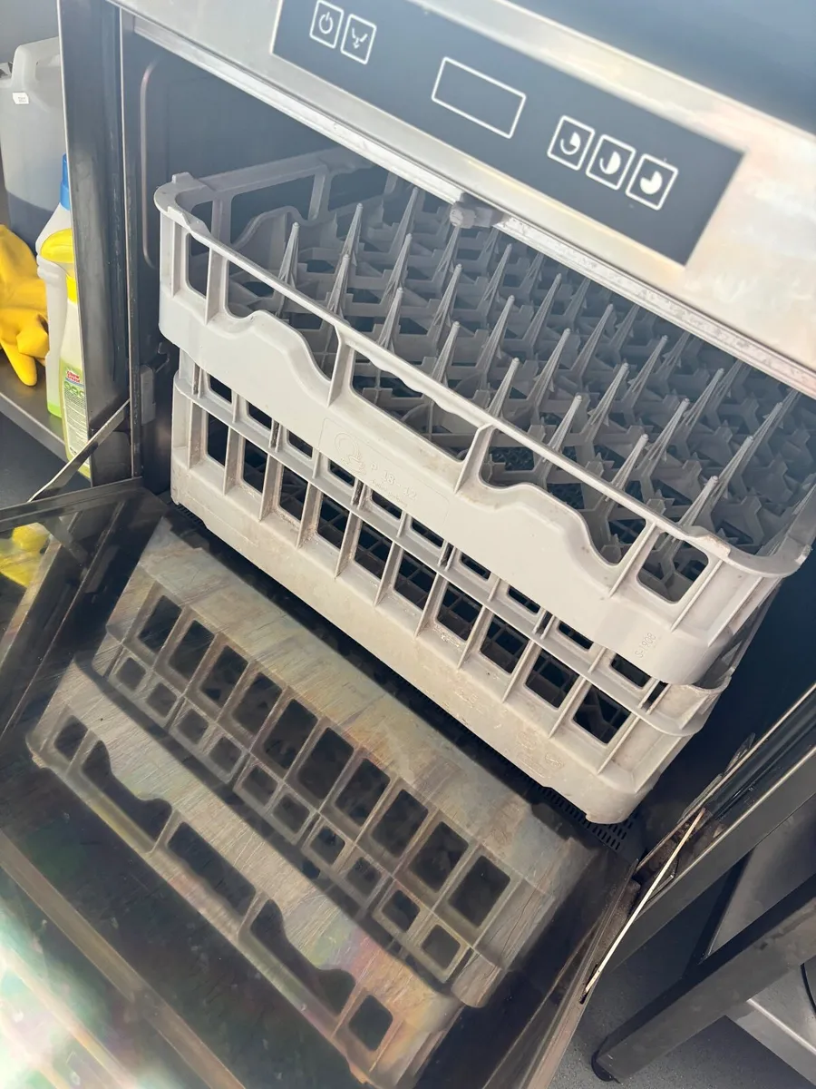 Commercial dishwasher - Image 3