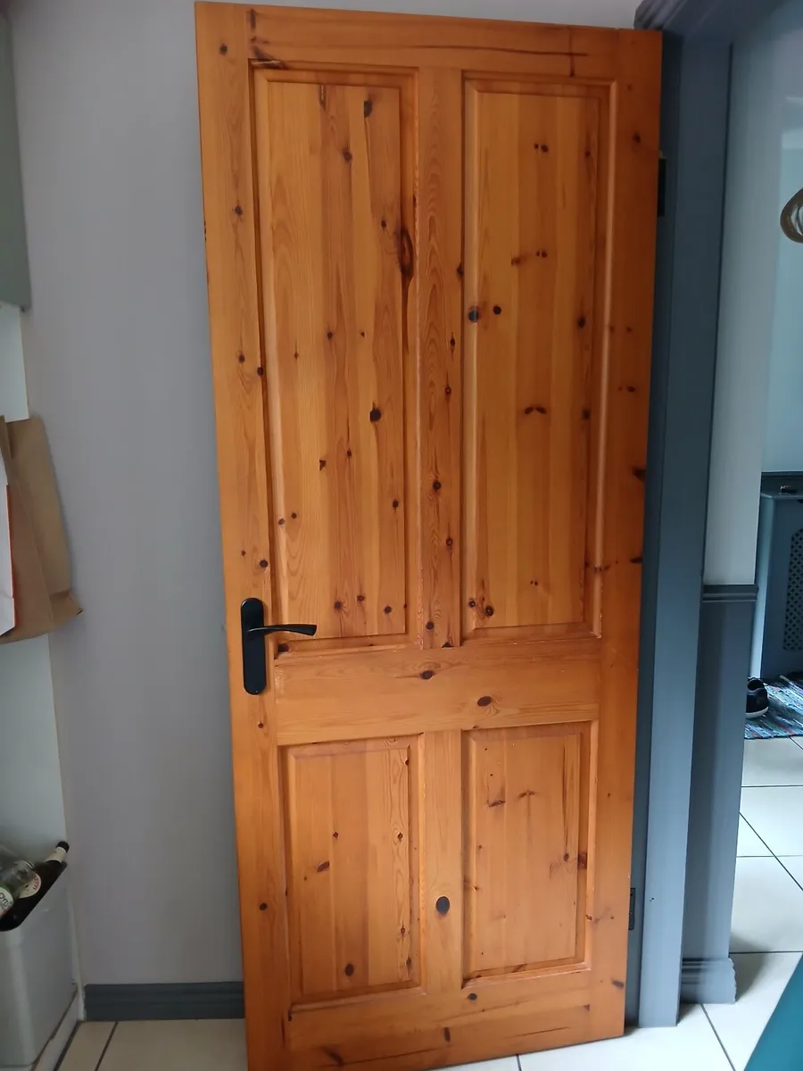 Solid pine interior door - Image 1