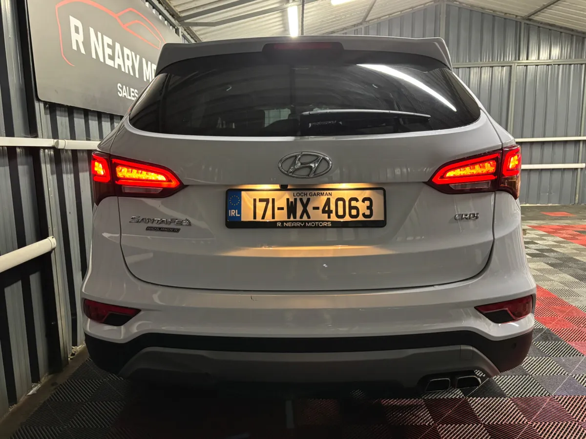 2017 Hyundai Santa Fe 2.2 CRDi 4WD Executive - Image 2