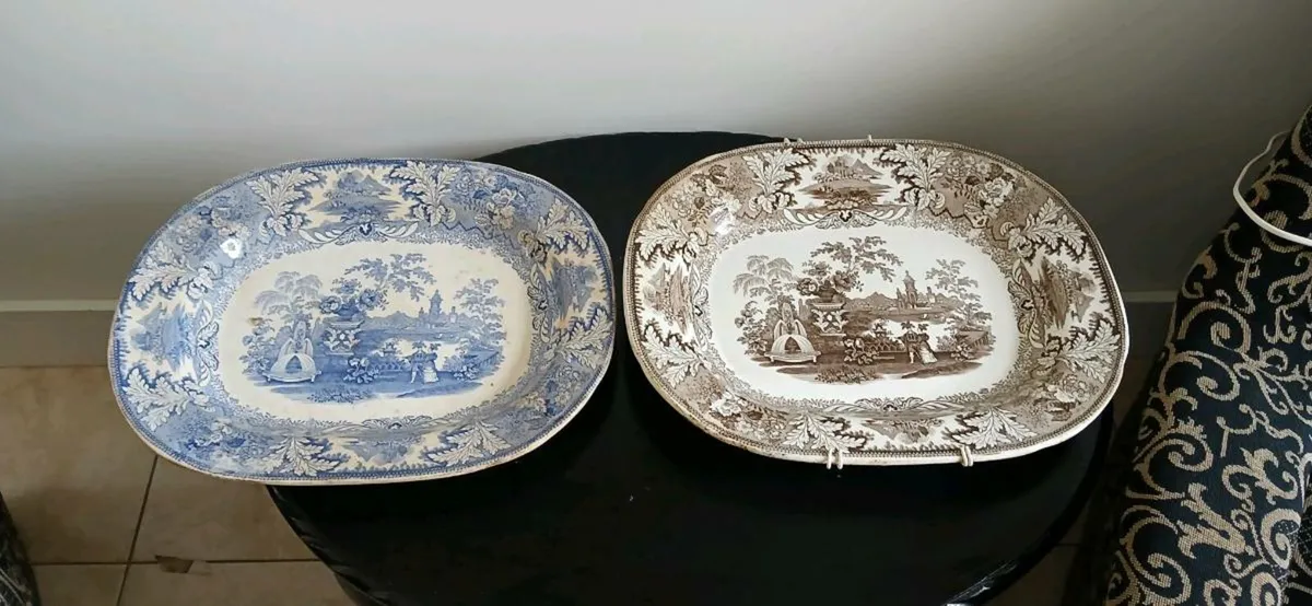 2 old serving plates - Image 1
