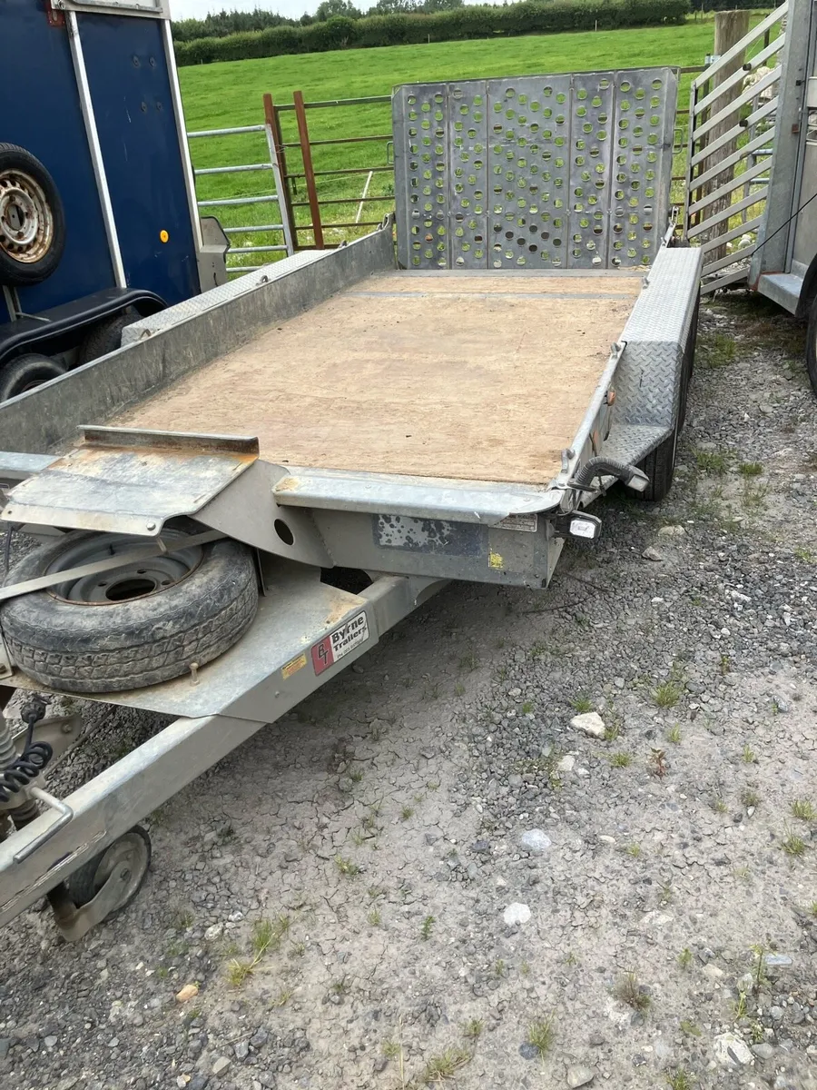 Trailer - Image 1