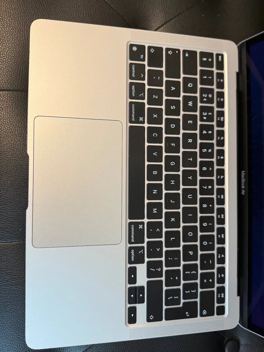 MacBook Air 8-core M1 8GB/256SSD/186c - Image 4