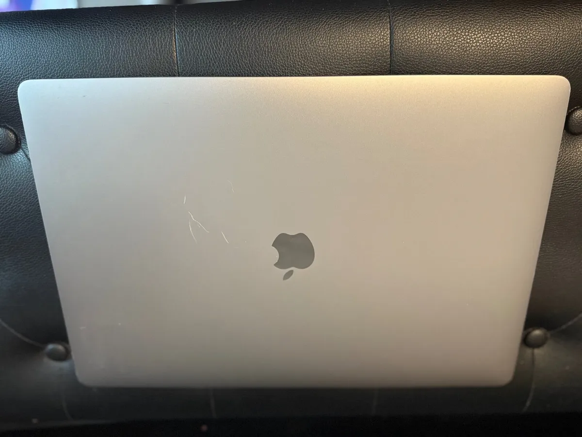 MacBook Pro 16" 2019 i7/16GB/512SSD/AMD4GB/570c - Image 2