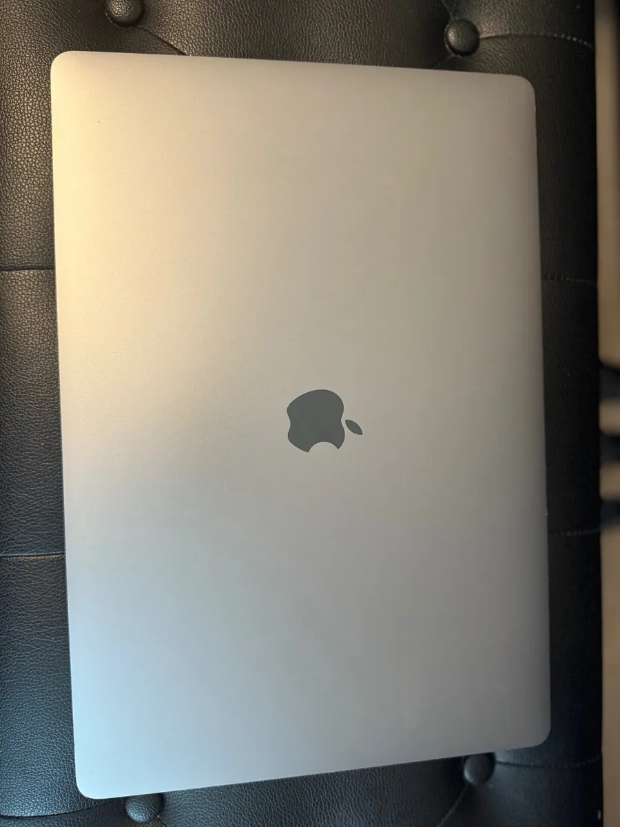 MacBook Pro 16" 2019 i7/16GB/512SSD/AMD4GB/270c - Image 2