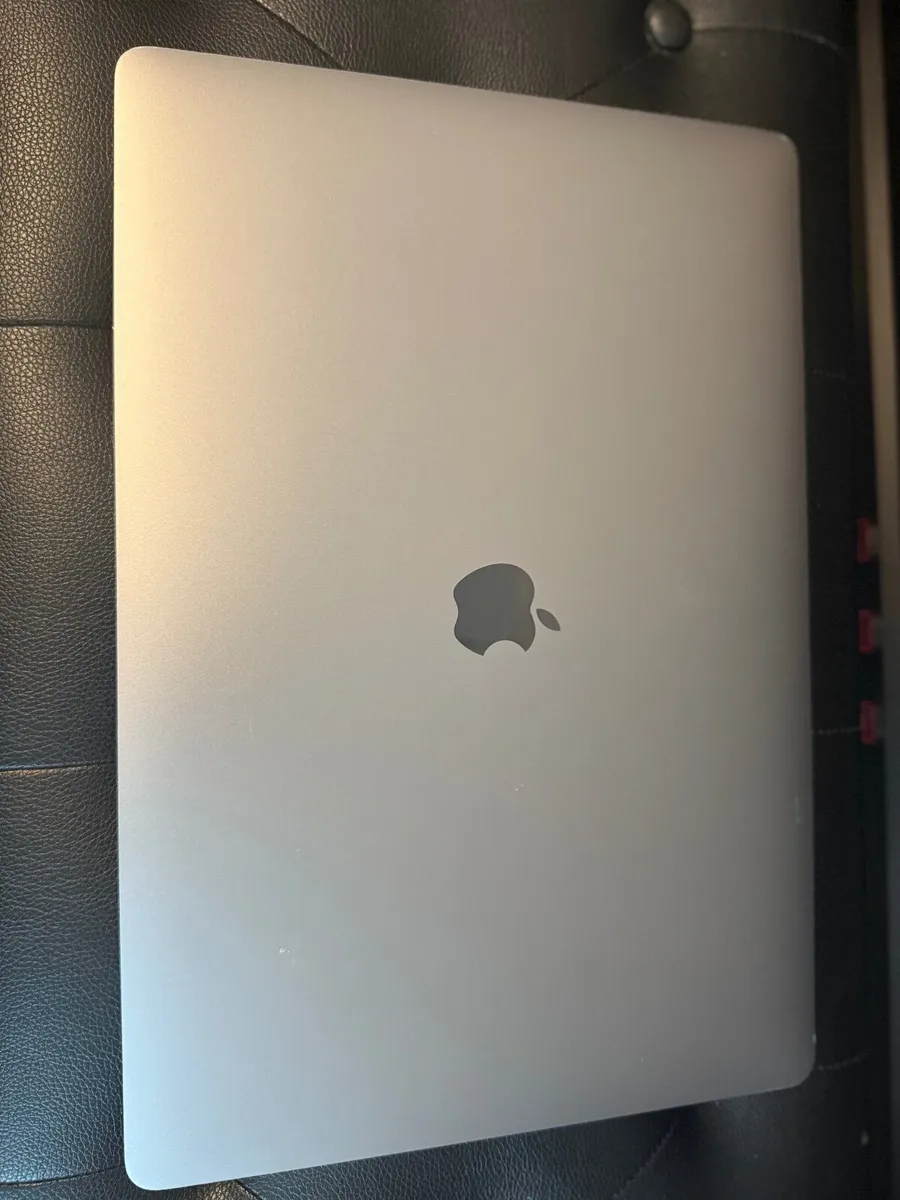 MacBook PRo 16" 2019 i7/16GB/512SSD/AMD4GB/353c - Image 2