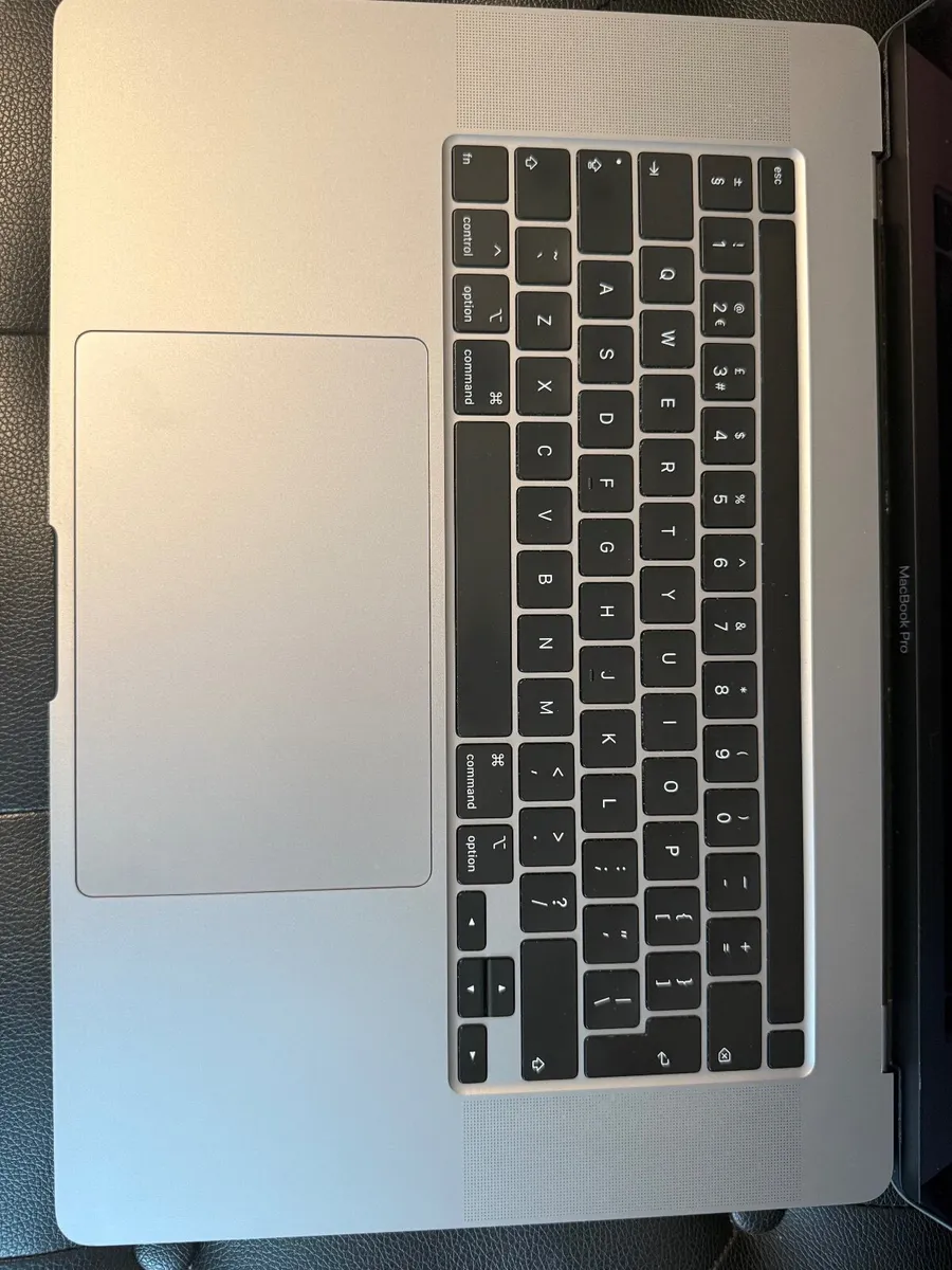 MacBook PRo 16" 2019 i7/16GB/512SSD/AMD4GB/353c - Image 4