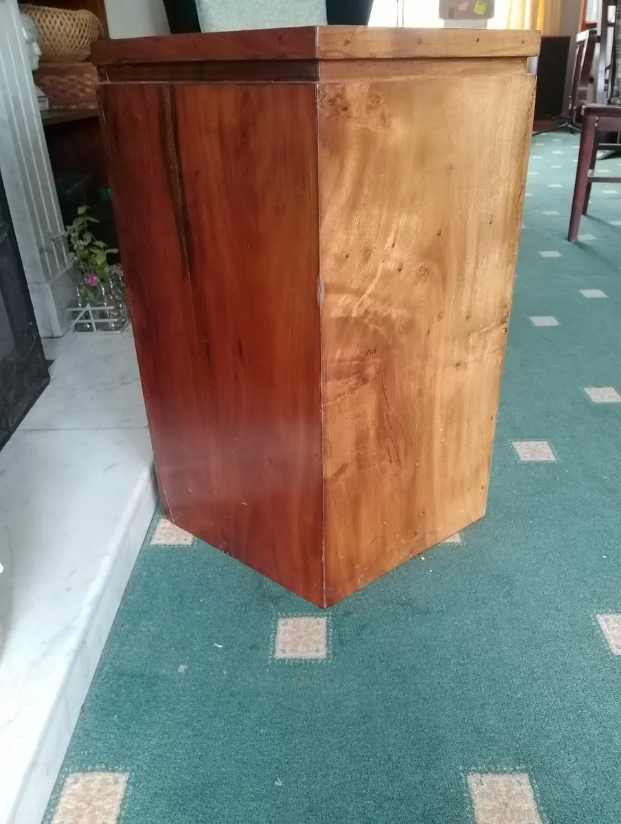 (FREE) TV Table/Cabinet + Includes a FREE DVD play - Image 2