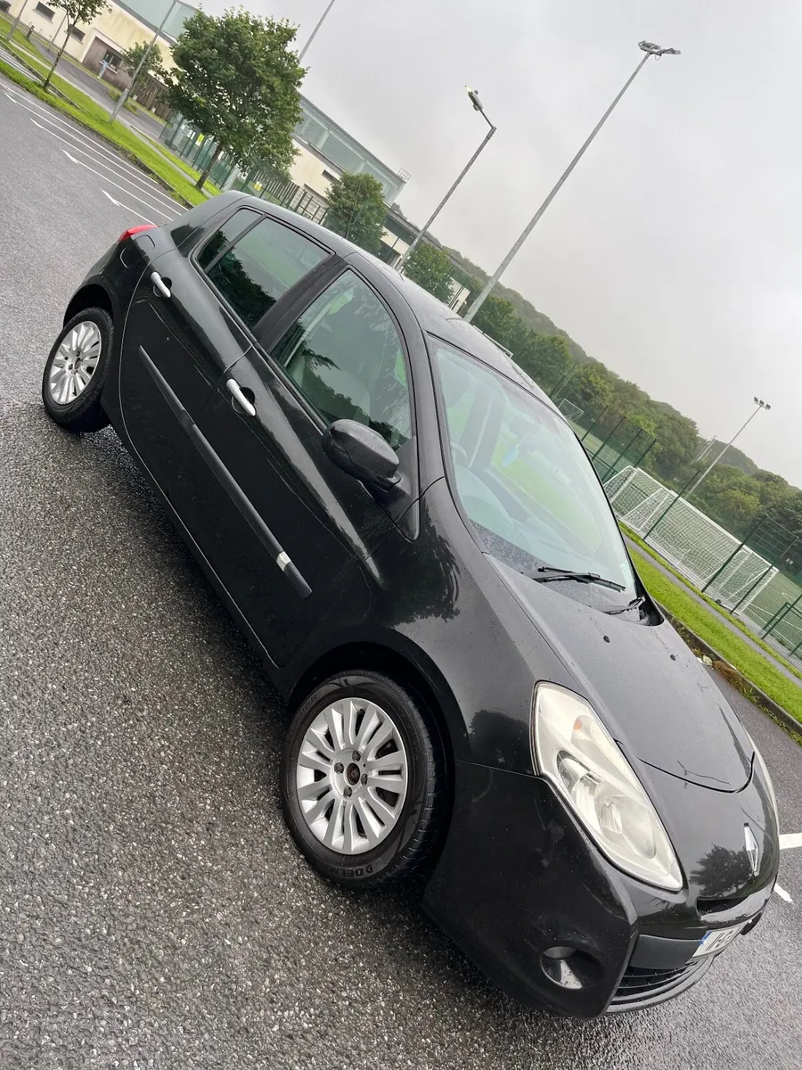 Clio 2011 1.2 petrol, 170000km, NCT just passed - Image 1