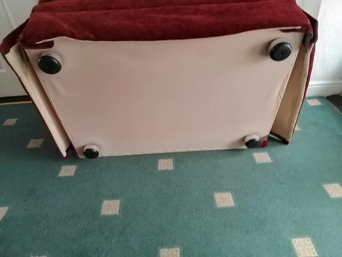 (FREE) Ottoman/footstool/pouffe - Image 2
