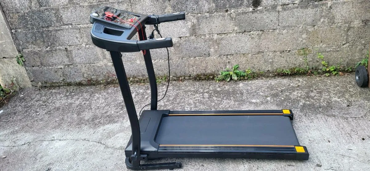 Treadmill like new. Delivery - Image 1