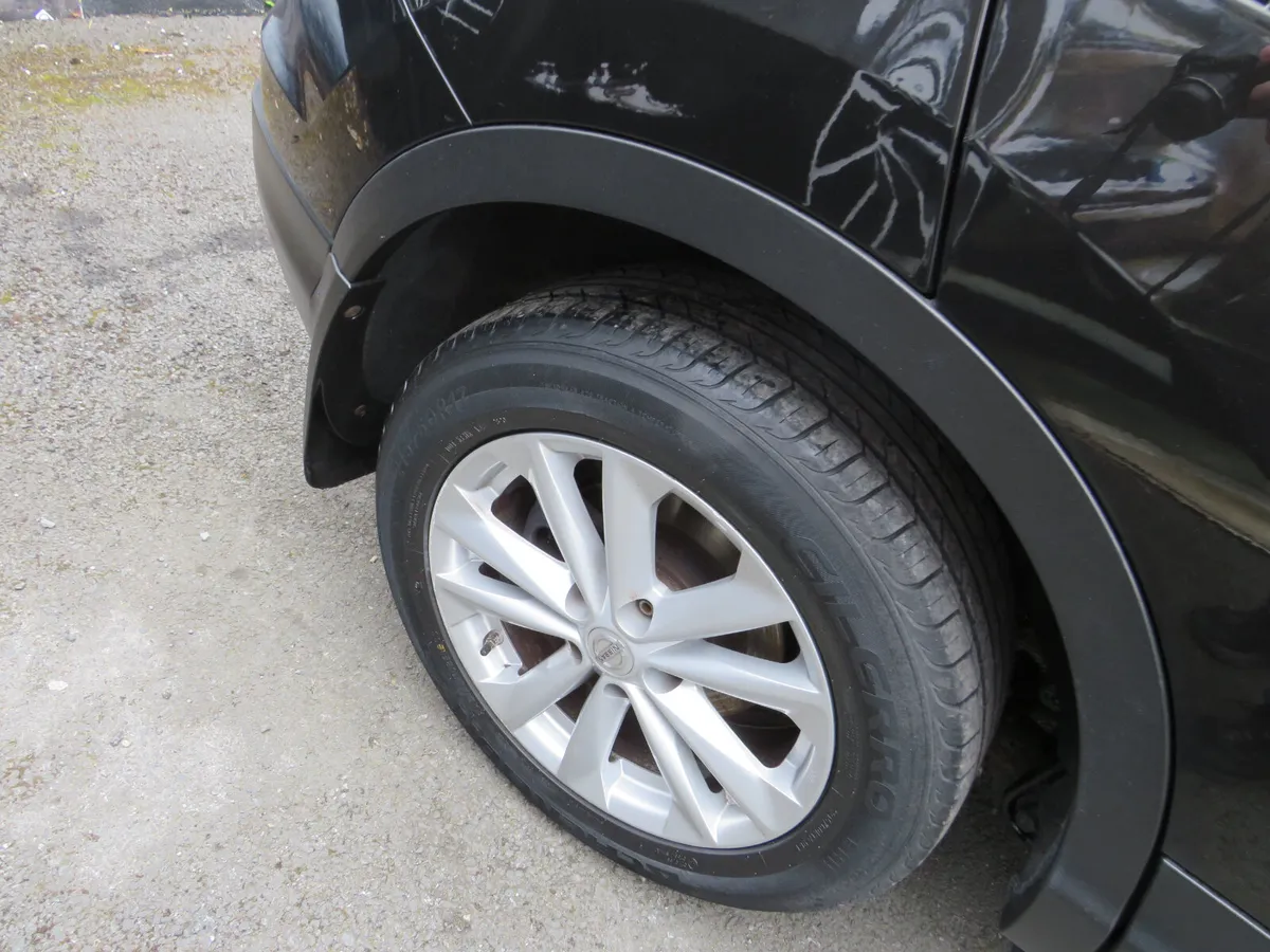 Nissan Qashqai 2015 5DR BLACK LOW MILES DIESEL - Image 2