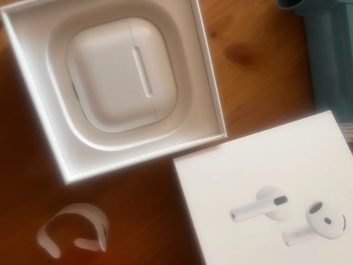 Air pod 4 - Image 3