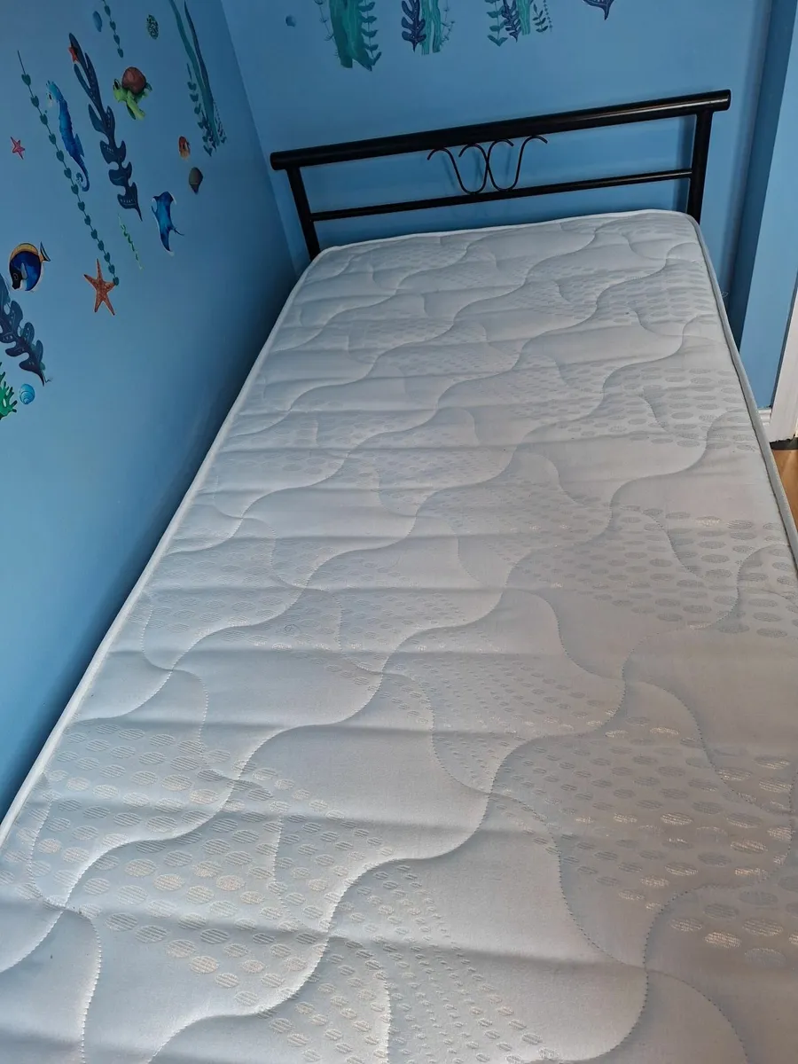 Single bed - Image 1