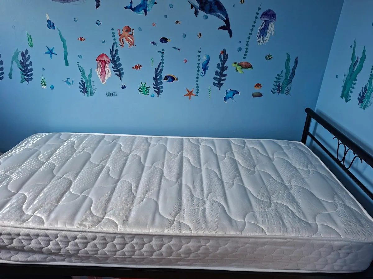 Single bed - Image 2