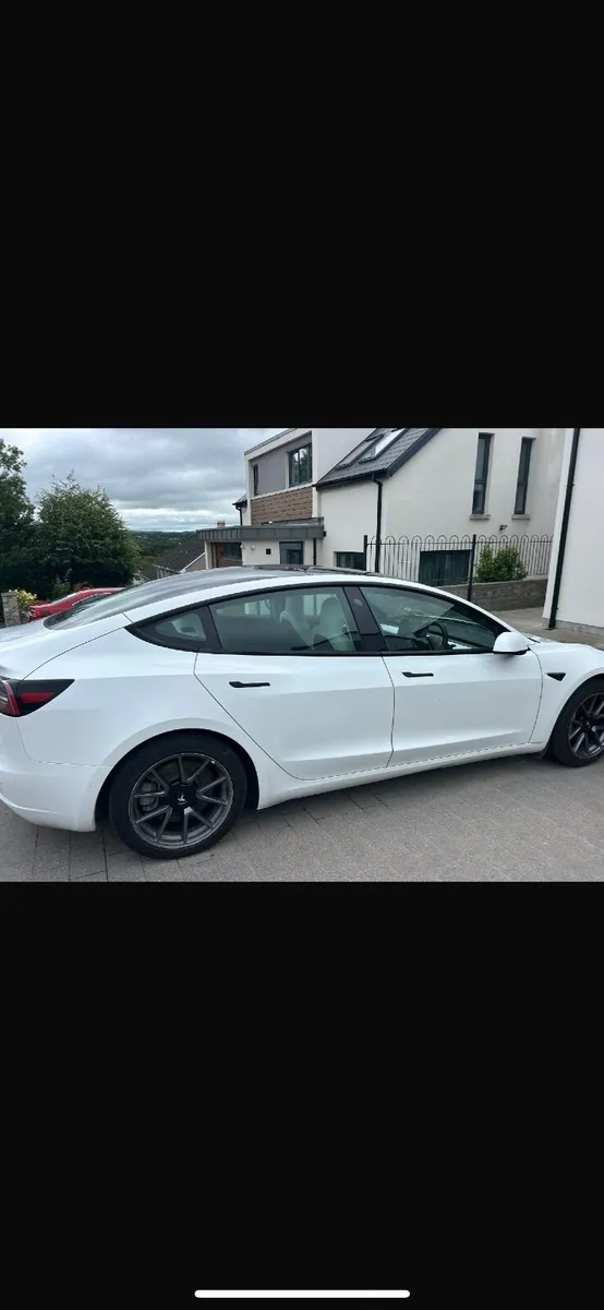 Tesla Model 3 2022 - Image 1