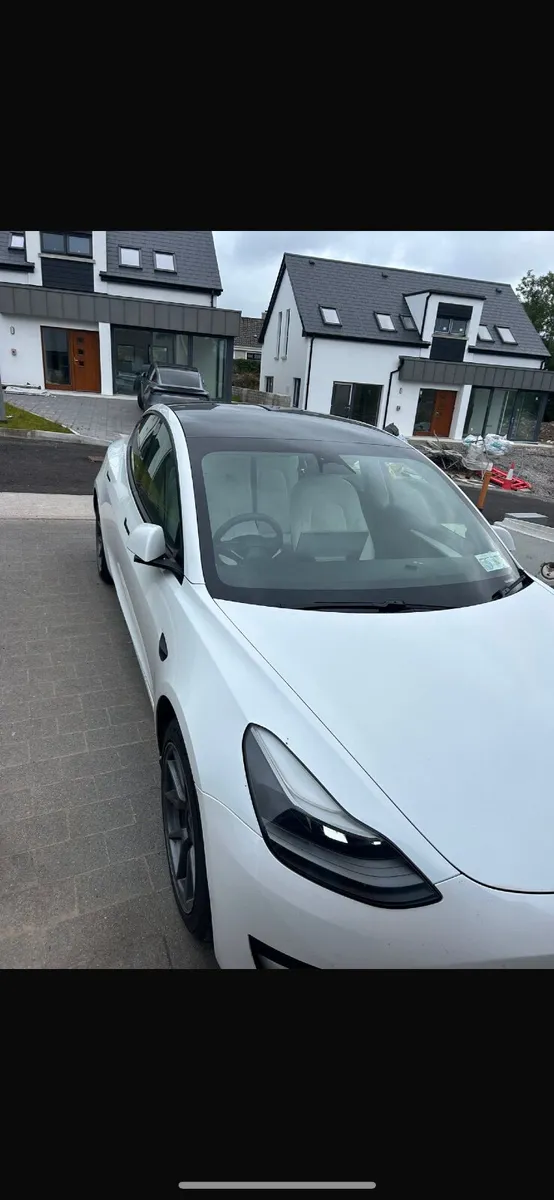 Tesla Model 3 2022 - Image 2