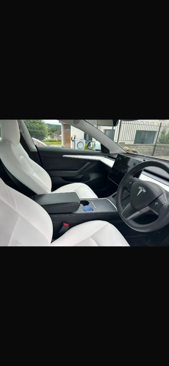 Tesla Model 3 2022 - Image 3