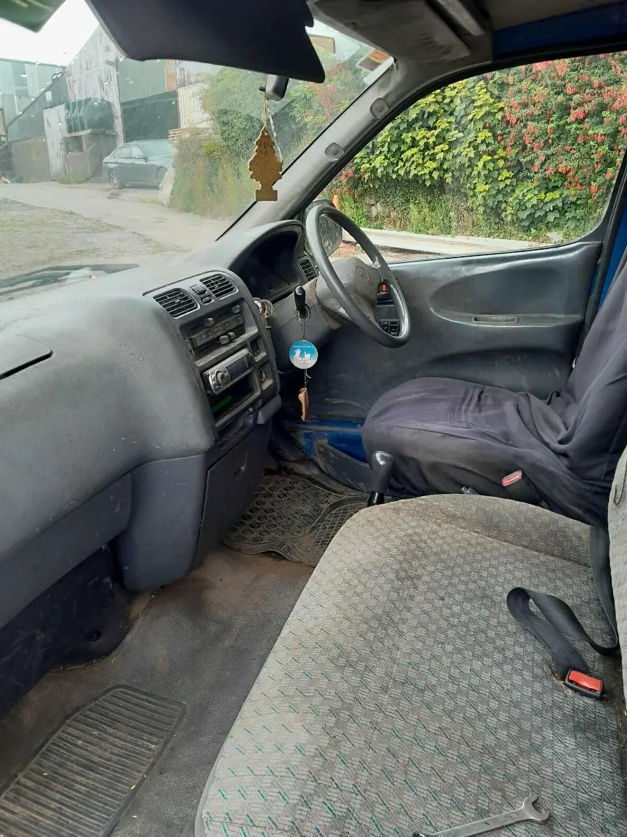 Toyota hiace van - Image 2