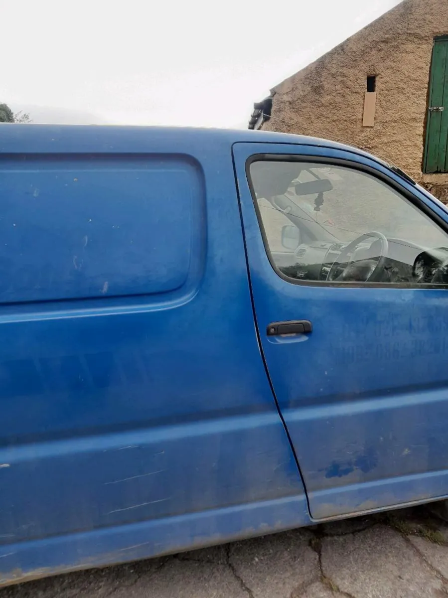 Toyota hiace van - Image 3