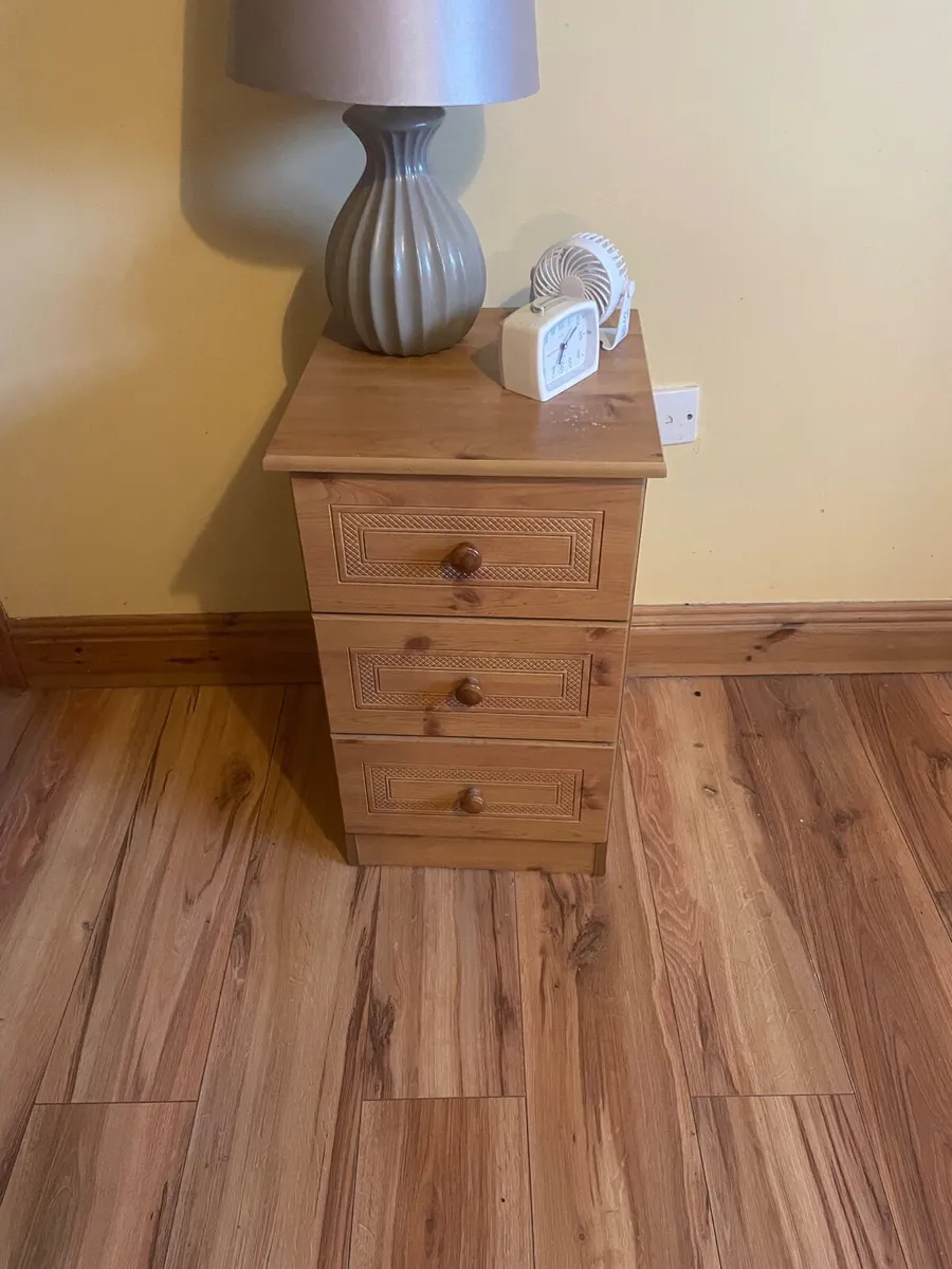 Bedside lockers
