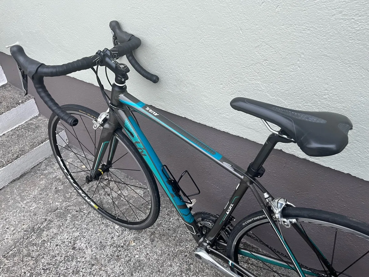 Giant Avail Women's Road bike. - Image 2