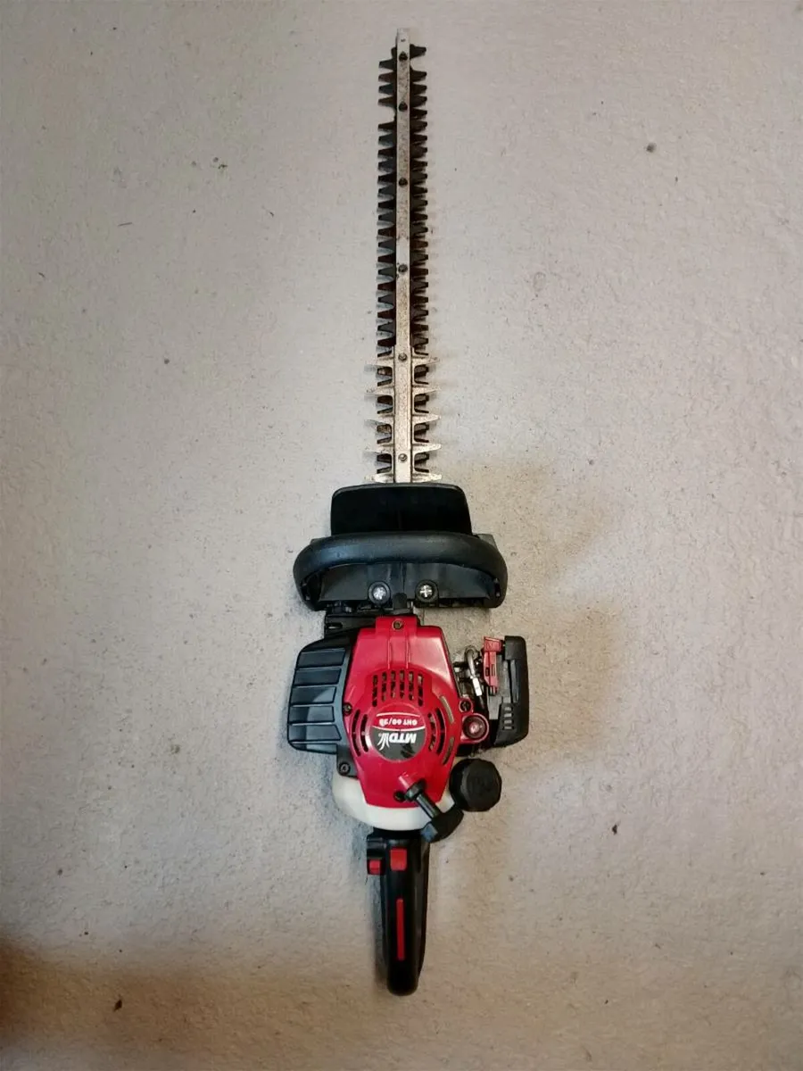 Hedge cutters - Image 1