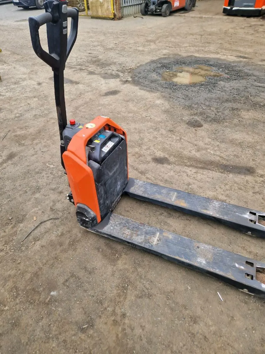 Power pallet truck toyota lhe130/150 - Image 1