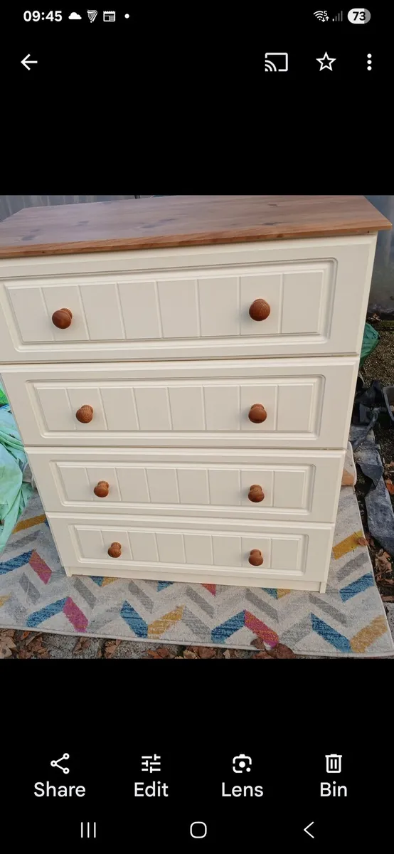 Chest of drawers