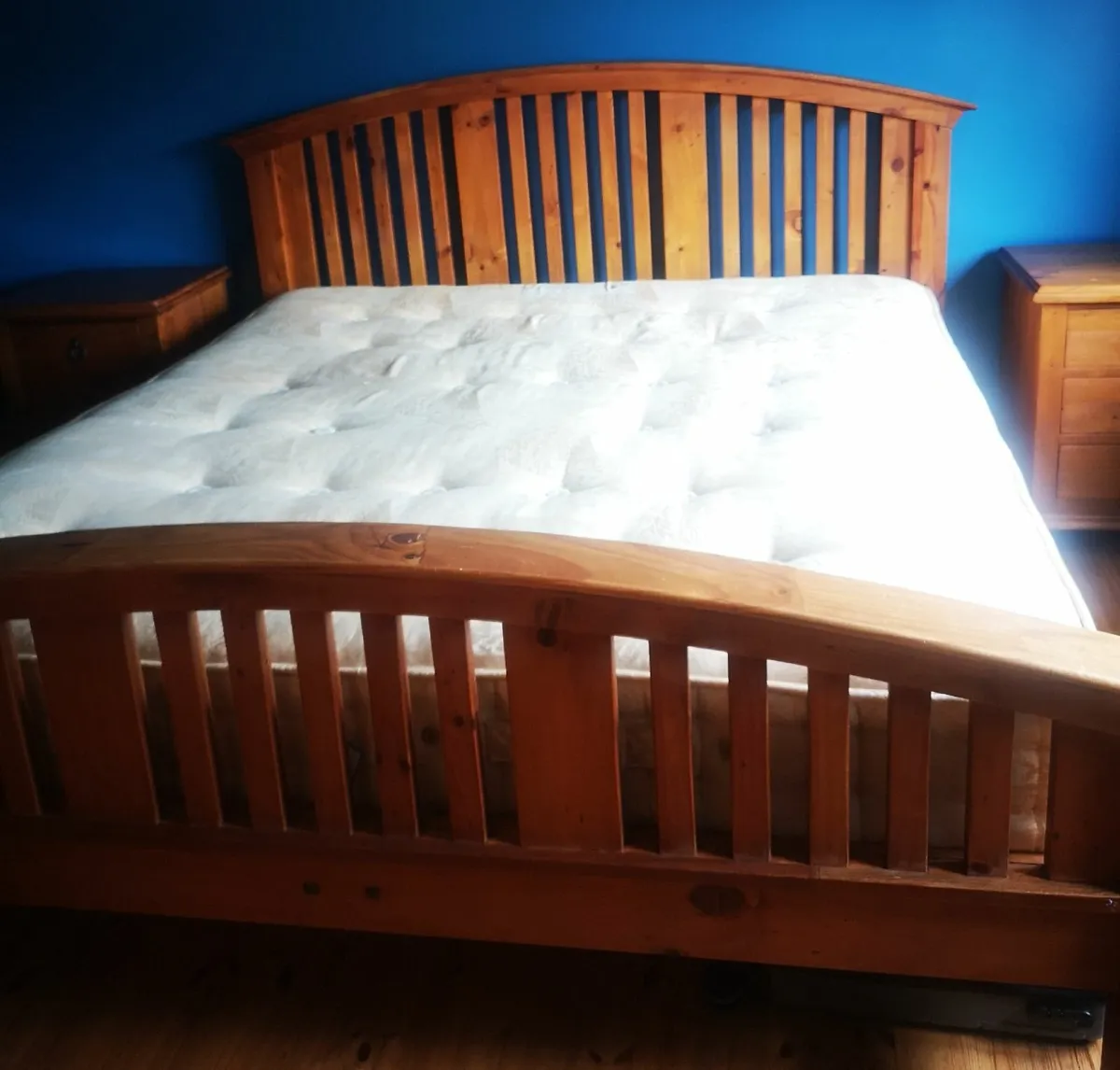 SOLID OAK SUPERKING-SIZE BED, MATTRESS AND LOCKERS - Image 1