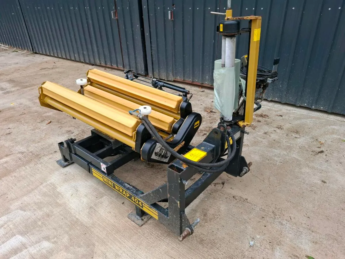 Tanco 404 mini bale wrapper - Image 1